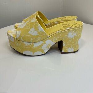 Larroude miso platform sandal in lemonade printed leather size 9